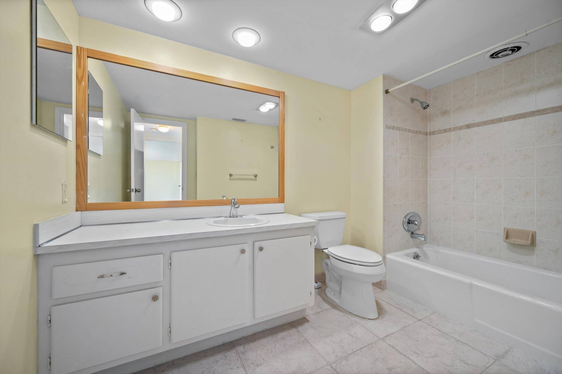 2773 S Ocean Boulevard, #416, Palm Beach, FL 33480 Bathroom 2