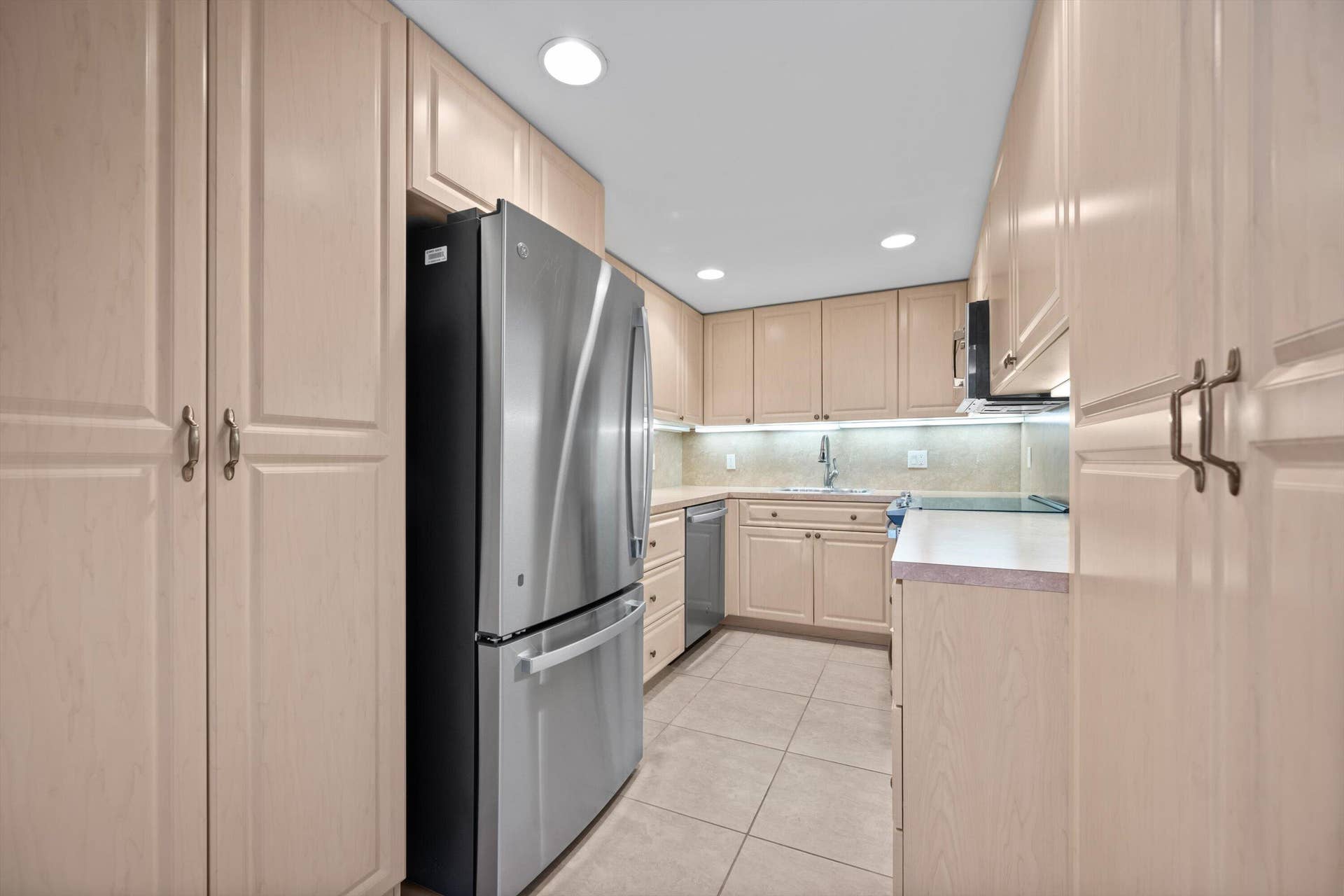 2773 S Ocean Boulevard, #416, Palm Beach, FL 33480 Kitchen