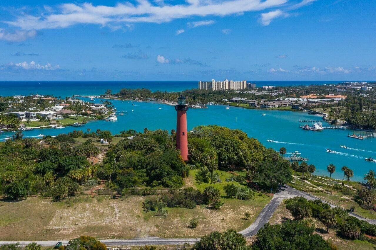 1852 Jeaga Drive, Jupiter, FL 33458 Jupiter Lighthouse