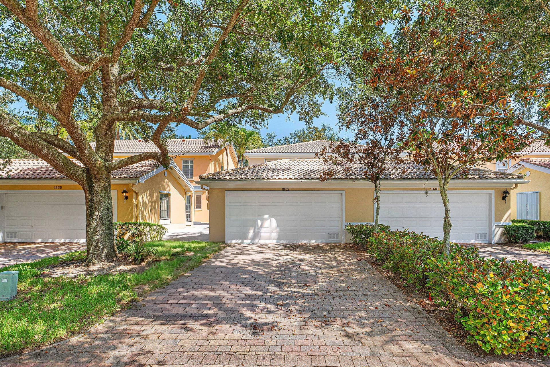 1852 Jeaga Drive, Jupiter, FL 33458 Two Car Garage with Extended Drive