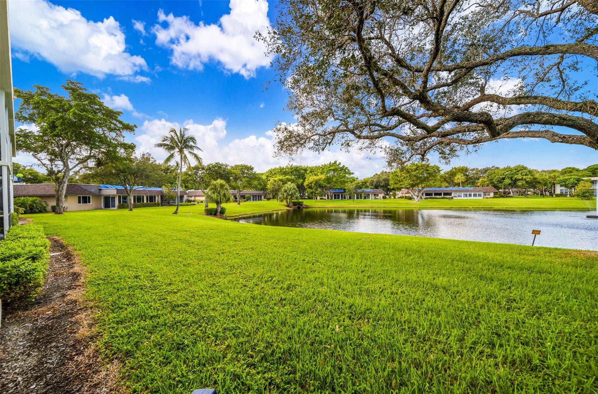 3611 OAKS CLUBHOUSE Drive, #104, Pompano Beach, FL 33069 Photo 32