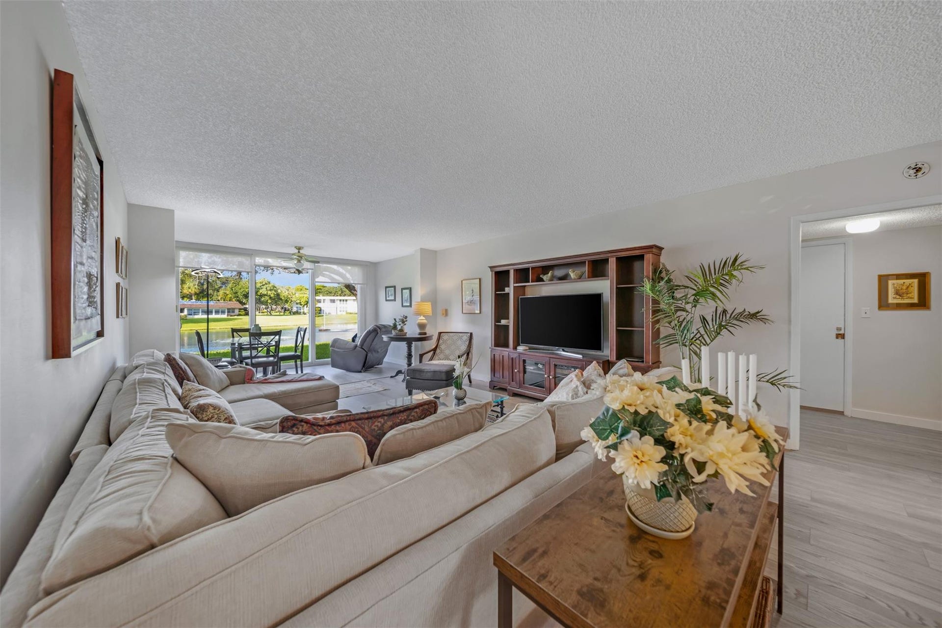 3611 OAKS CLUBHOUSE Drive, #104, Pompano Beach, FL 33069 Photo 5