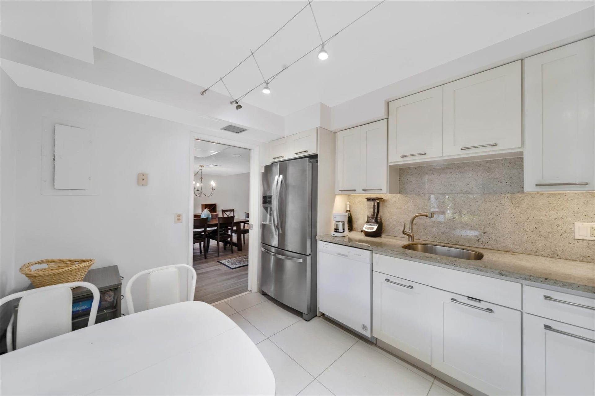 3611 OAKS CLUBHOUSE Drive, #104, Pompano Beach, FL 33069 Photo 17