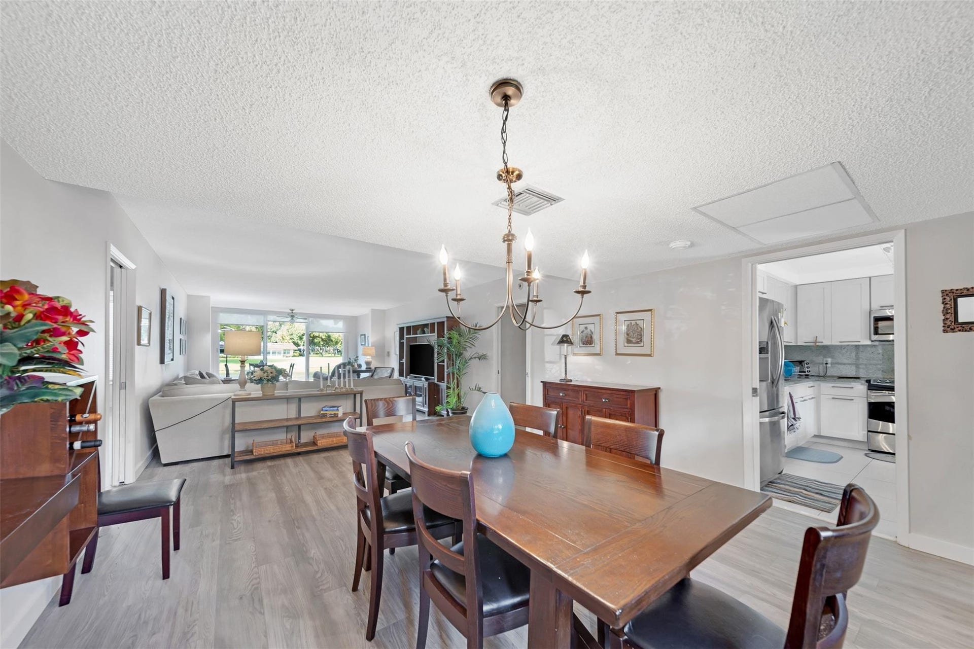 3611 OAKS CLUBHOUSE Drive, #104, Pompano Beach, FL 33069 Photo 4