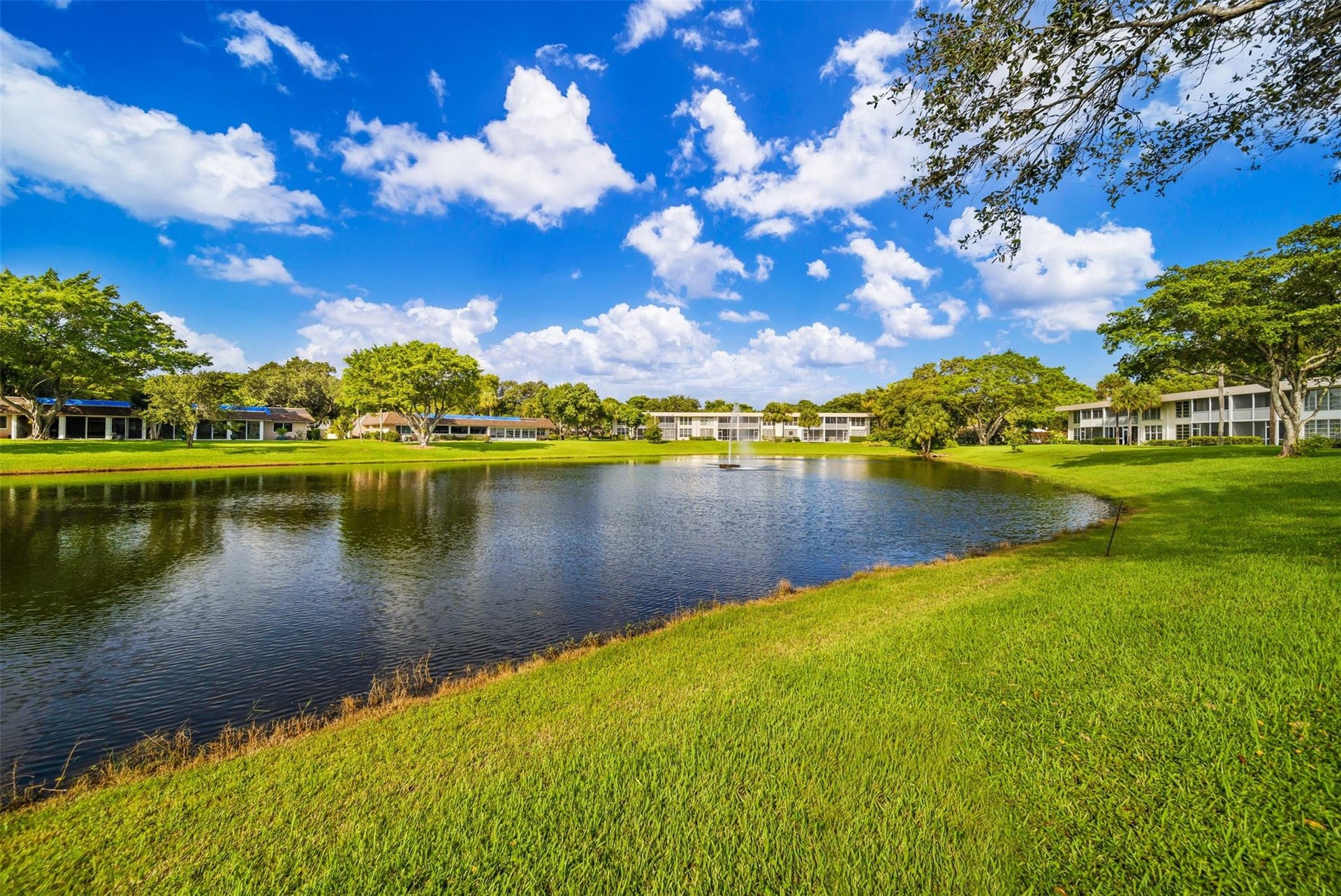 3611 OAKS CLUBHOUSE Drive, #104, Pompano Beach, FL 33069 Photo 34