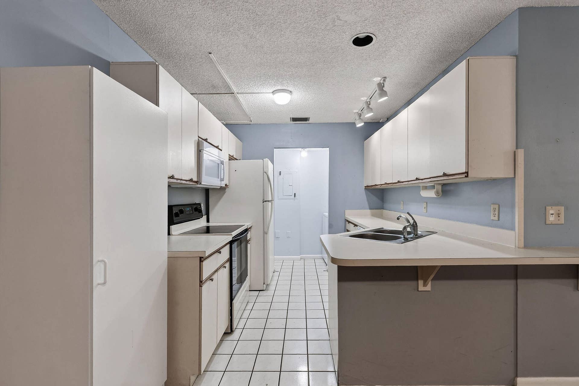 8387 SE Croft Circle, #Q3, Hobe Sound, FL 33455 Kitchen