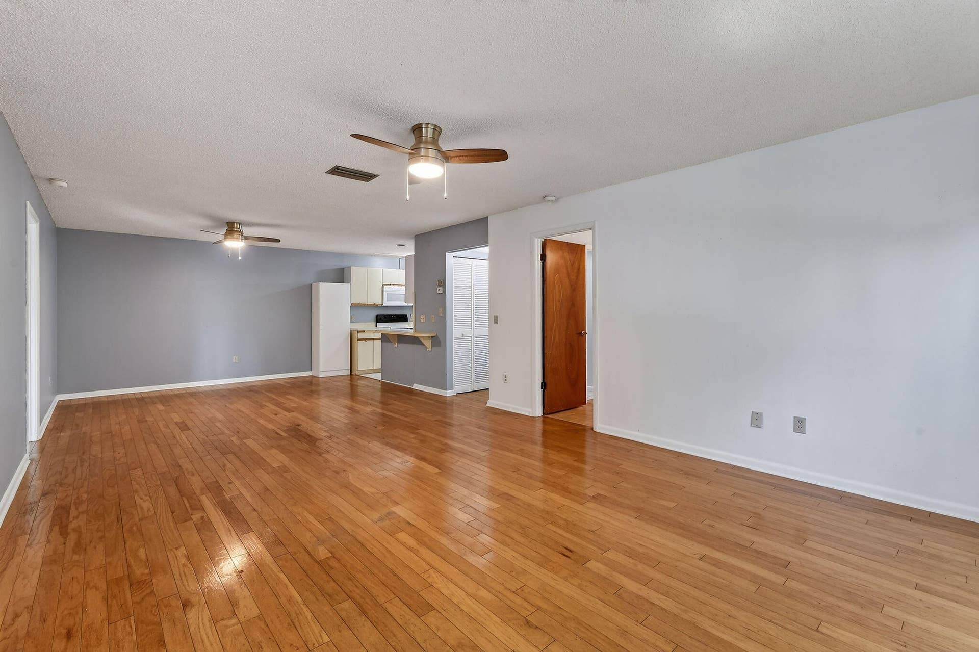 8387 SE Croft Circle, #Q3, Hobe Sound, FL 33455 Beautiful wood flooring
