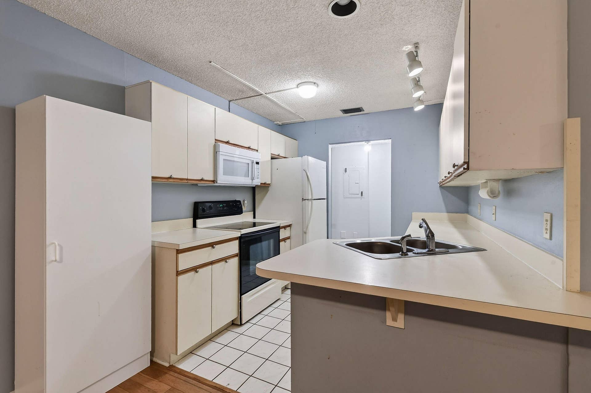 8387 SE Croft Circle, #Q3, Hobe Sound, FL 33455 Kitchen