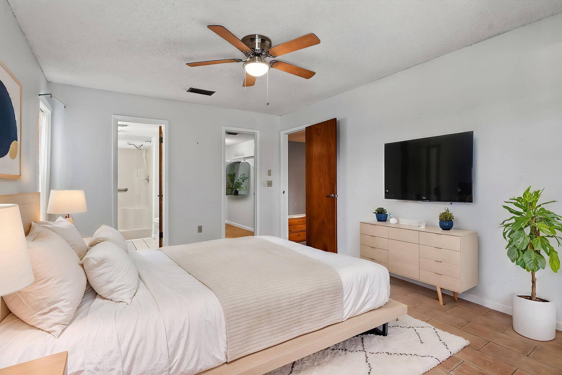 8387 SE Croft Circle, #Q3, Hobe Sound, FL 33455 PrimaryBedroom-VirtuallyStaged01