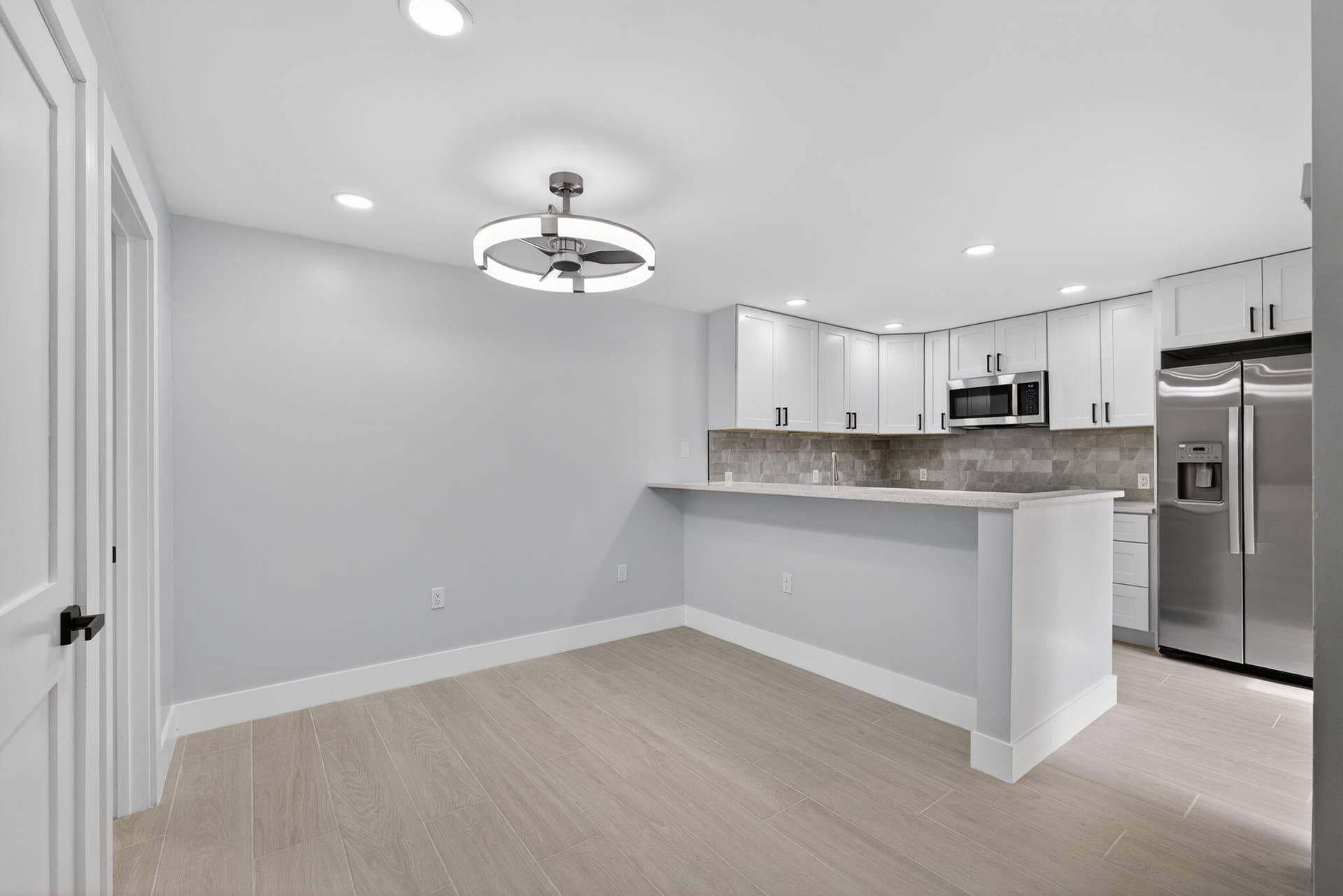 183 Charter Way, West Palm Beach, FL 33407 DINING/KITCHEN