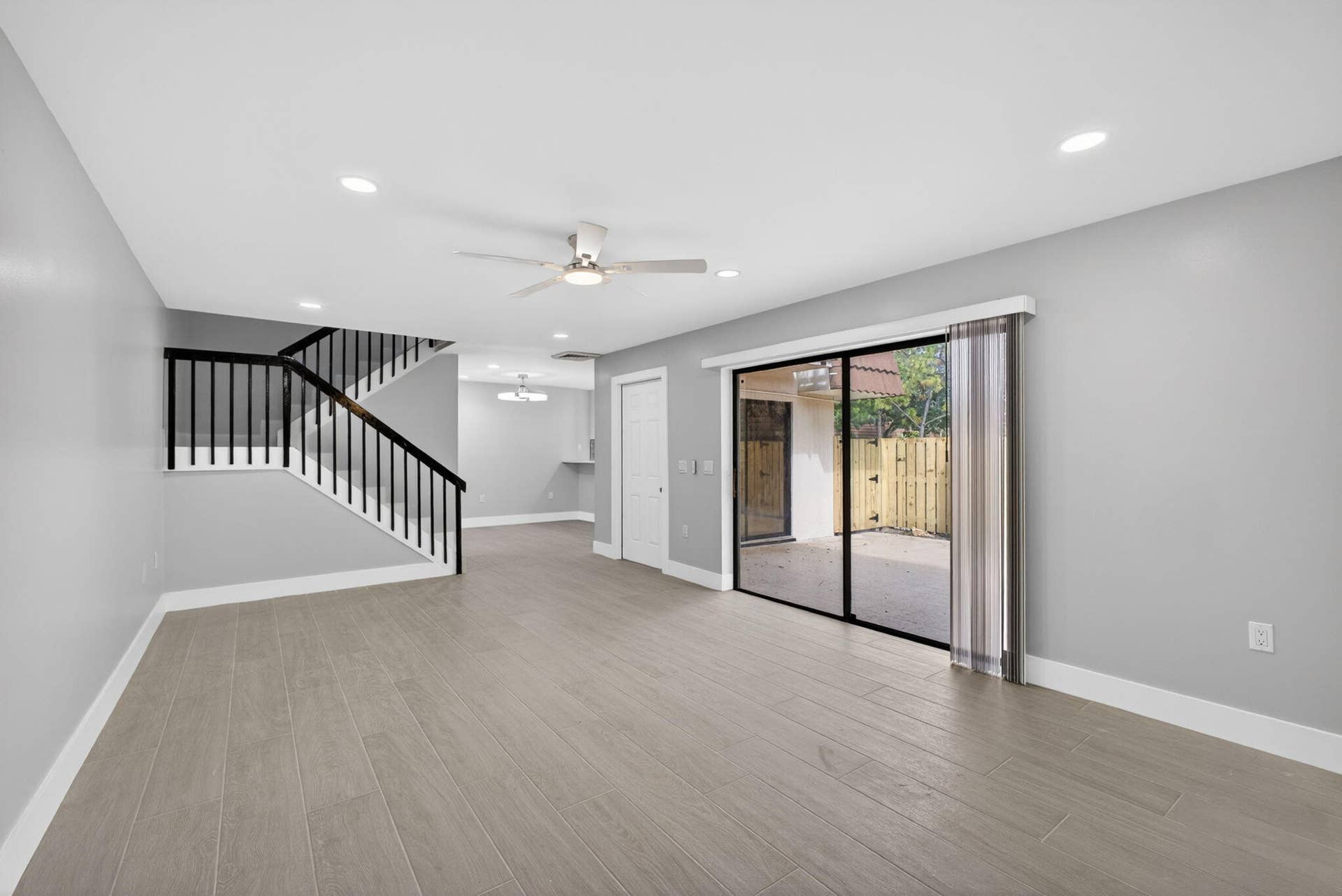 183 Charter Way, West Palm Beach, FL 33407 FAMILY ROOM