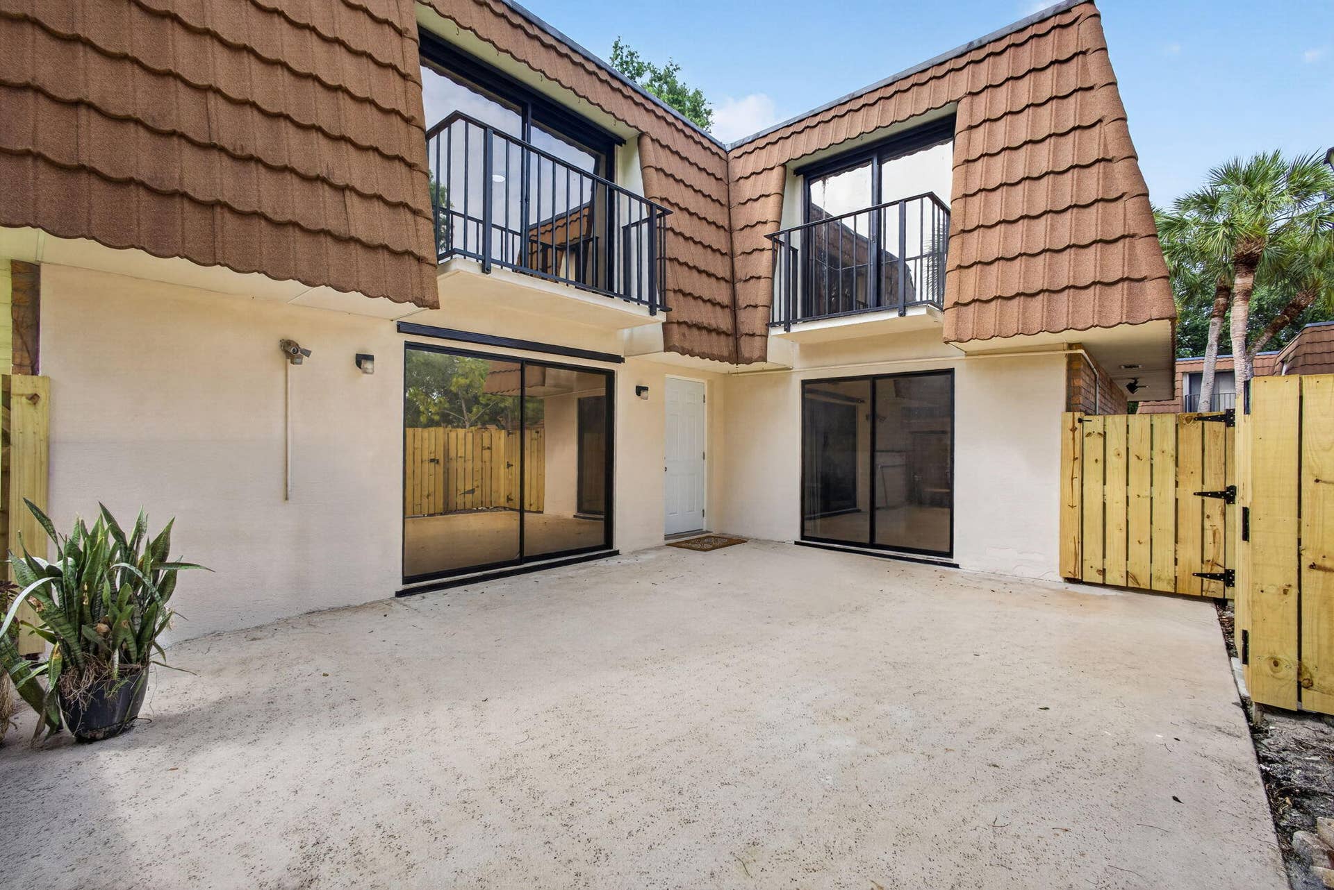 183 Charter Way, West Palm Beach, FL 33407 PATIO