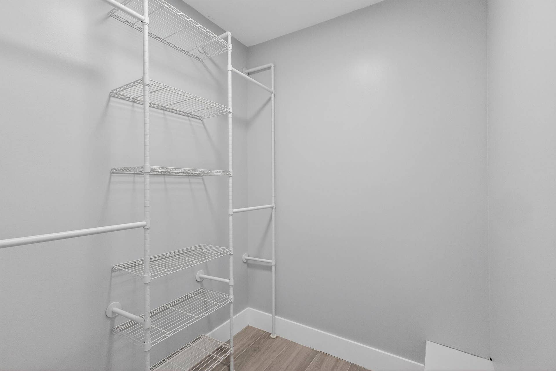 183 Charter Way, West Palm Beach, FL 33407 MASTER CLOSET