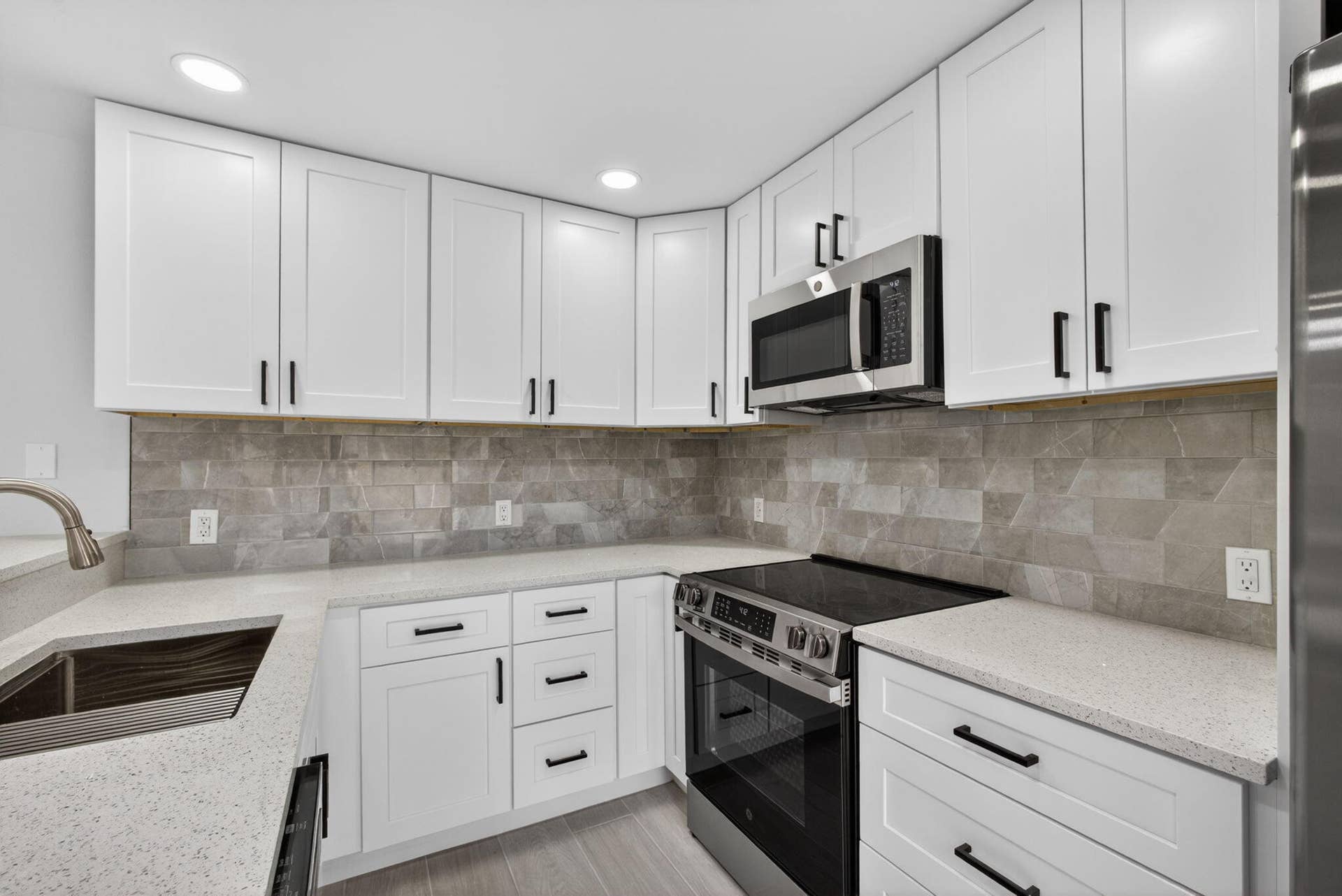 183 Charter Way, West Palm Beach, FL 33407 KITCHEN