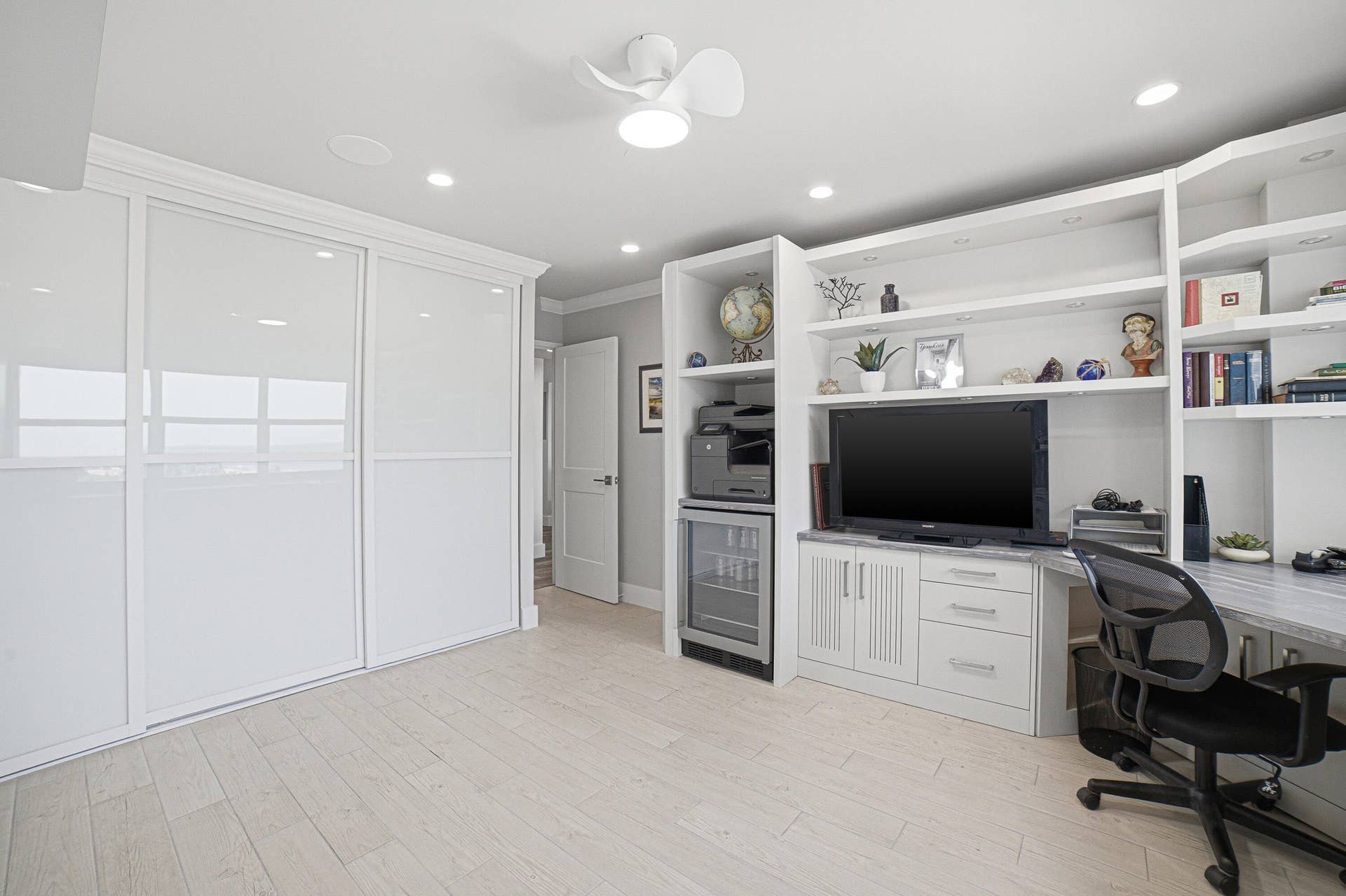 2nd bedroom/office with Murphy bed closed