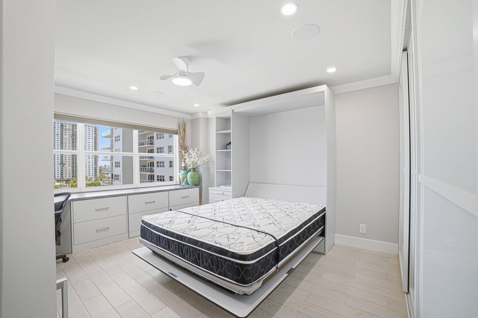 2nd bedroom/office with Murphy bed open
