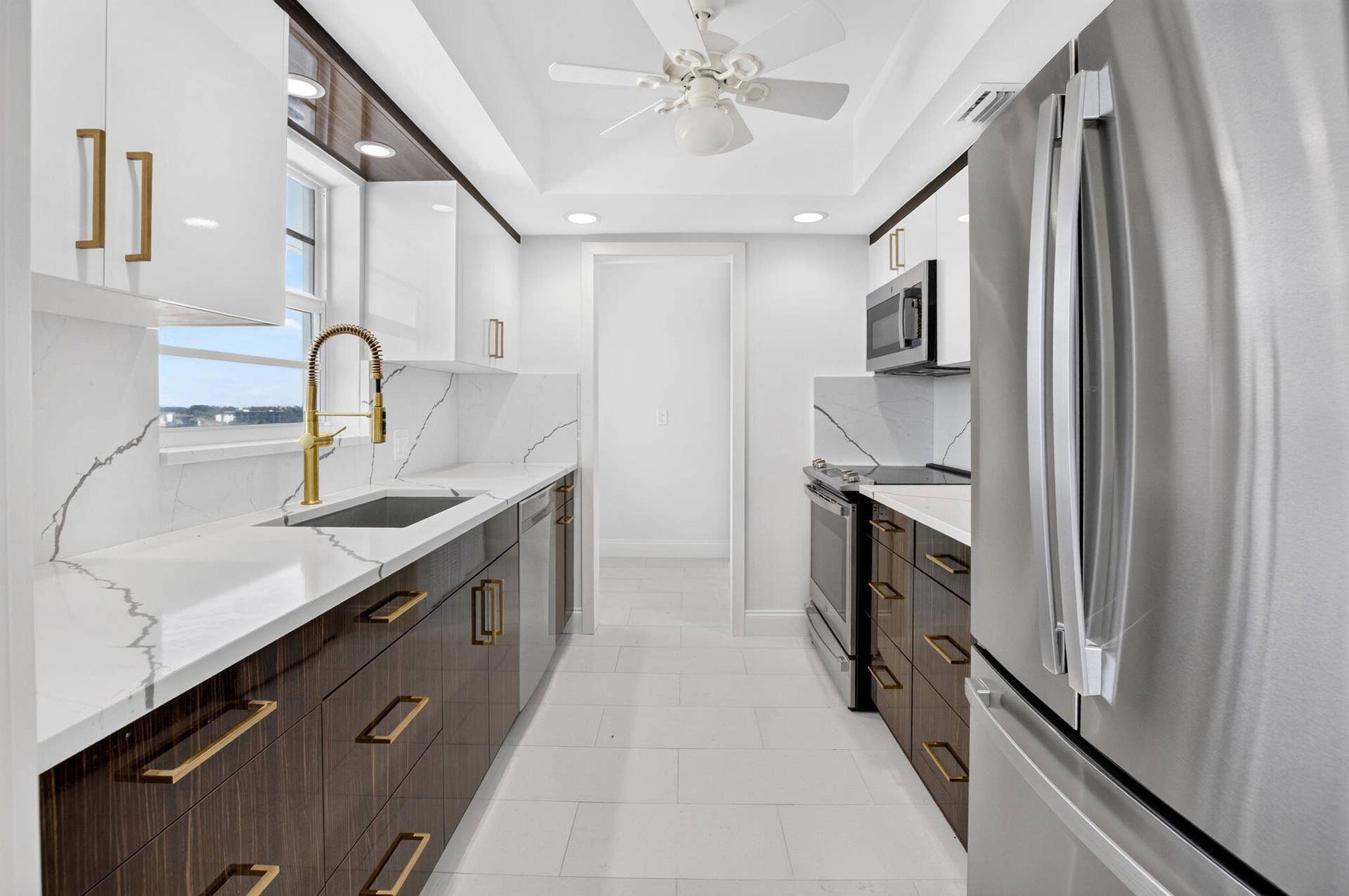 2701 S Ocean Boulevard, #47, Highland Beach, FL 33487 Quartz Countertops & Stainless Steel Applicances.