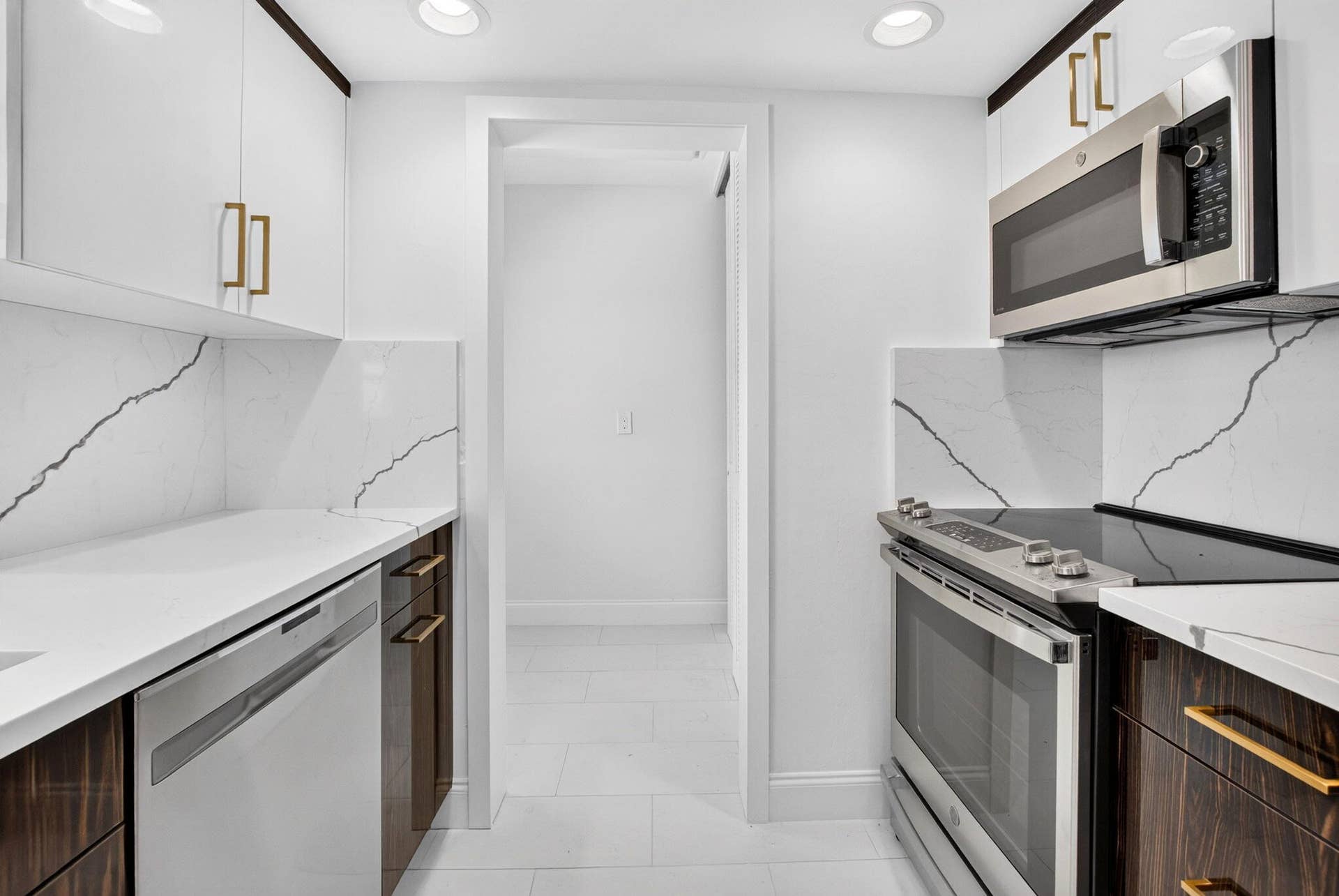 2701 S Ocean Boulevard, #47, Highland Beach, FL 33487 Kitchen
