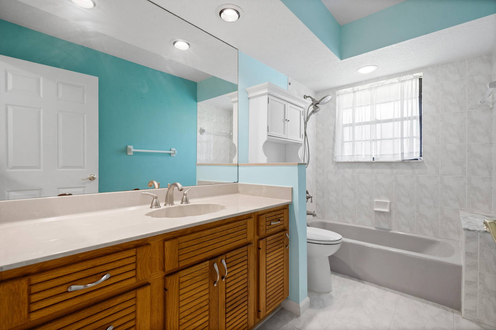 6606 Wood Lake Road, Jupiter, FL 33458 secondary bath