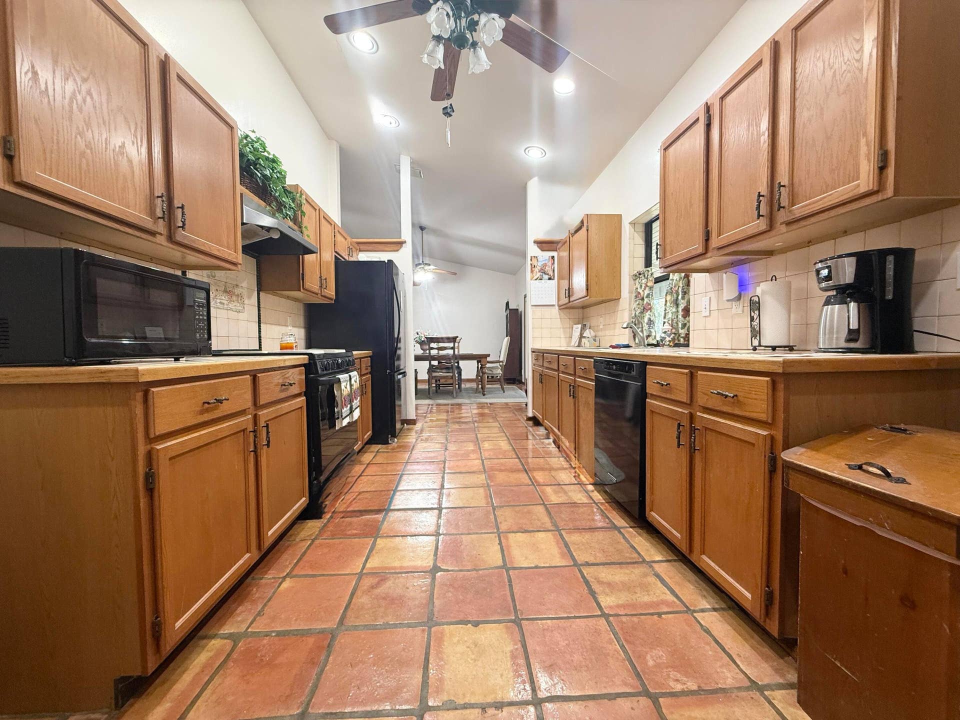 Very spacious. well maintained custom kitchen - View facing dining area
