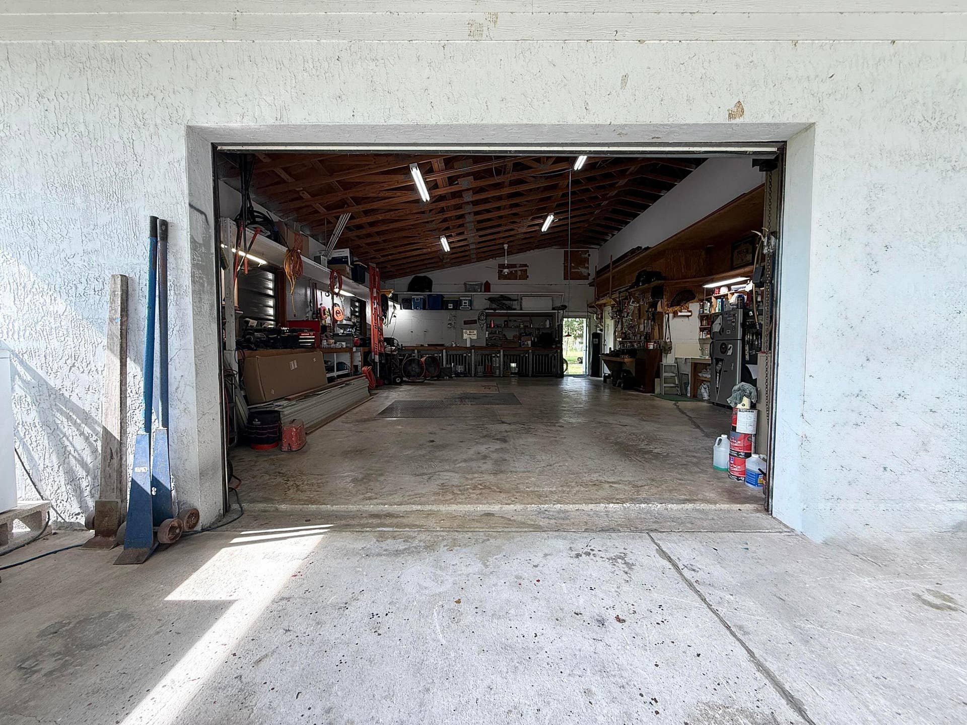 Roll up door - Larger Bay