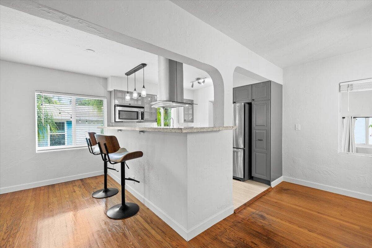 305 NE 14th Avenue, Fort Lauderdale, FL 33301 08-424A5566