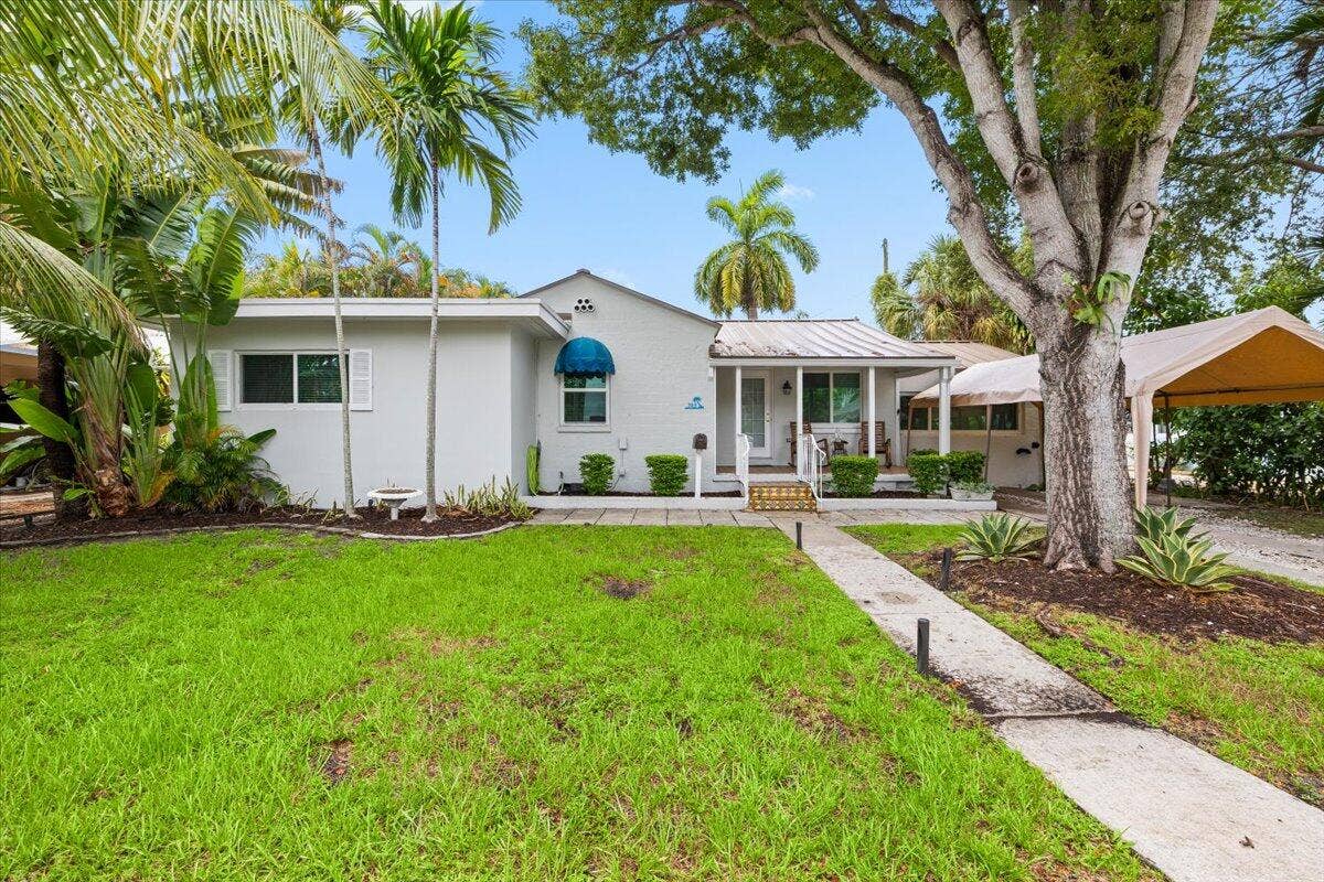 305 NE 14th Avenue, Fort Lauderdale, FL 33301 01-424A5533
