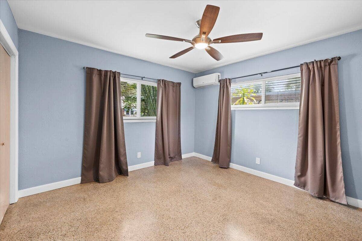 305 NE 14th Avenue, Fort Lauderdale, FL 33301 15-424A5616