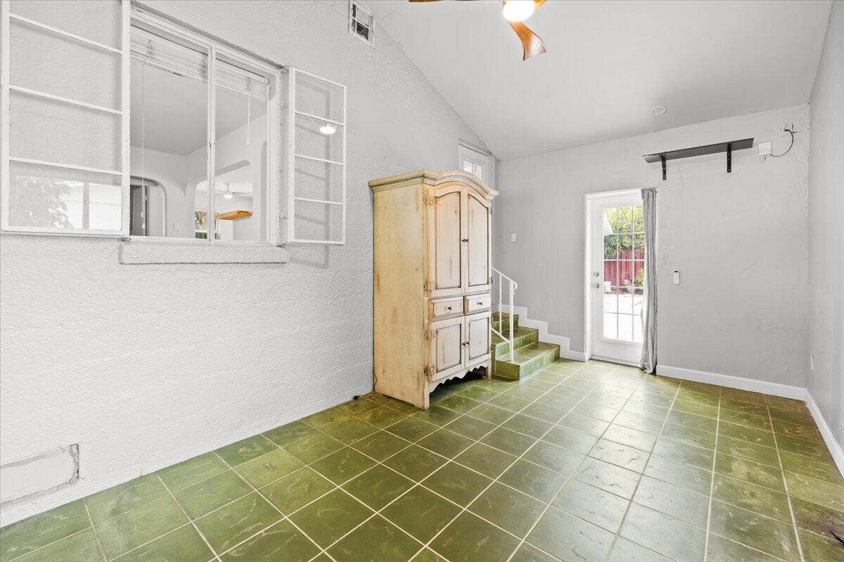 305 NE 14th Avenue, Fort Lauderdale, FL 33301 18-424A5631