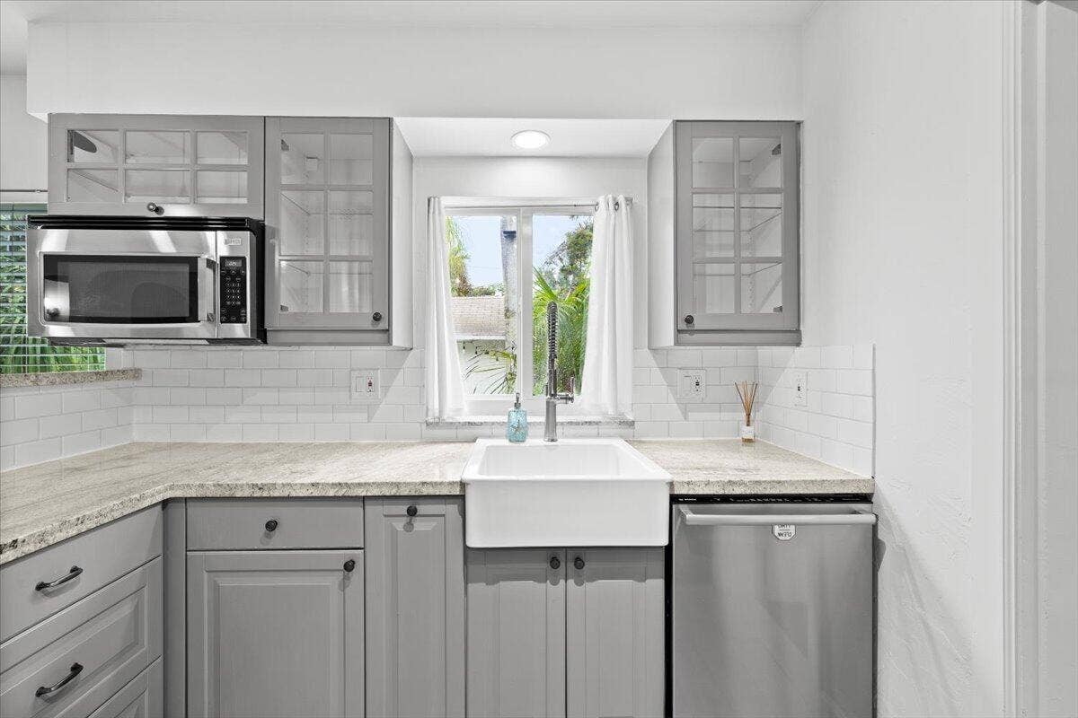 305 NE 14th Avenue, Fort Lauderdale, FL 33301 11-424A5581