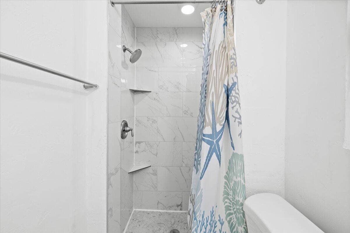 305 NE 14th Avenue, Fort Lauderdale, FL 33301 28-424A5686