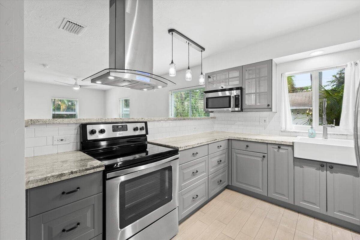 305 NE 14th Avenue, Fort Lauderdale, FL 33301 10-424A5586