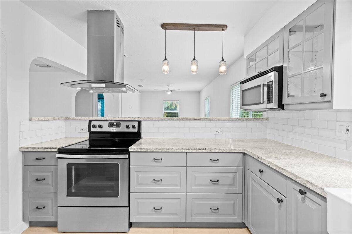 305 NE 14th Avenue, Fort Lauderdale, FL 33301 12-424A5621