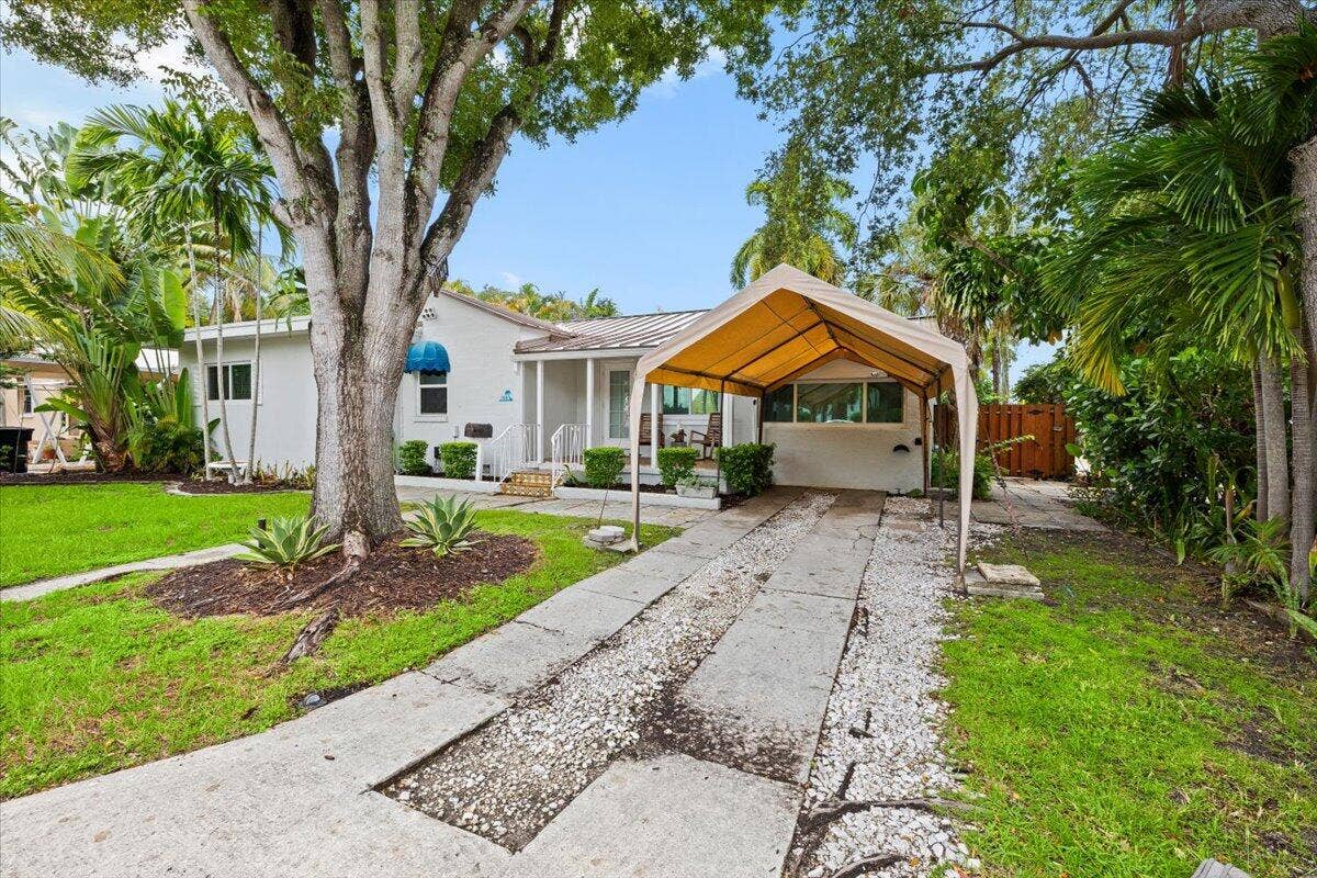 305 NE 14th Avenue, Fort Lauderdale, FL 33301 02-424A5541