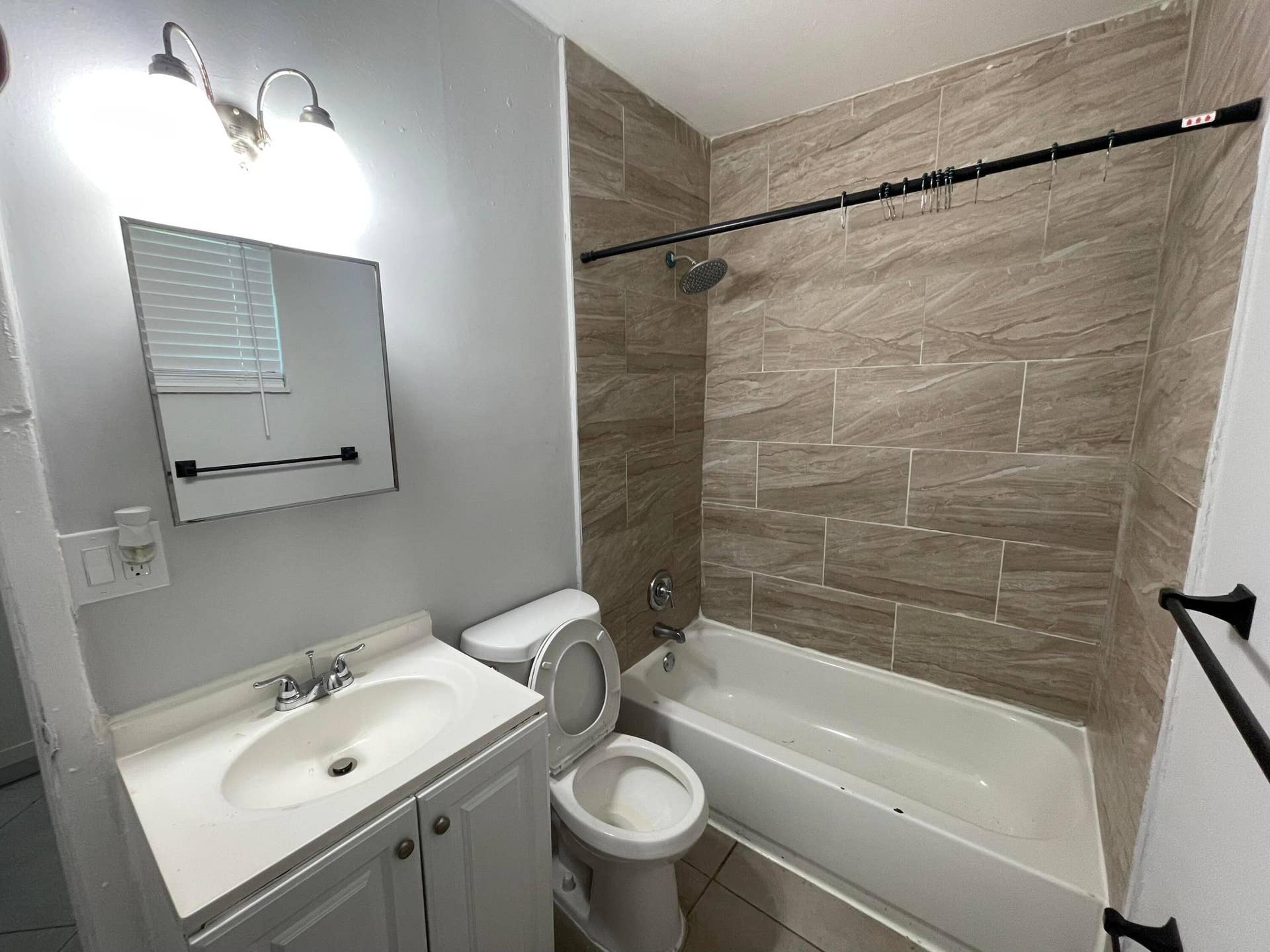 103 NW 7th Avenue, #E, Pompano Beach, FL 33060 IMG_0330