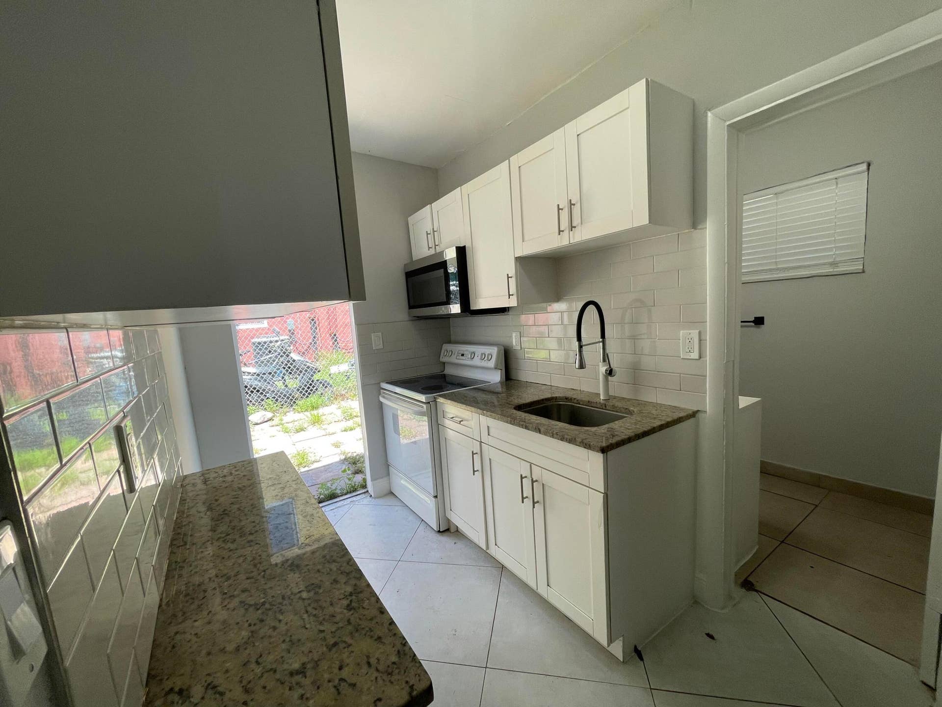 103 NW 7th Avenue, #E, Pompano Beach, FL 33060 IMG_0326
