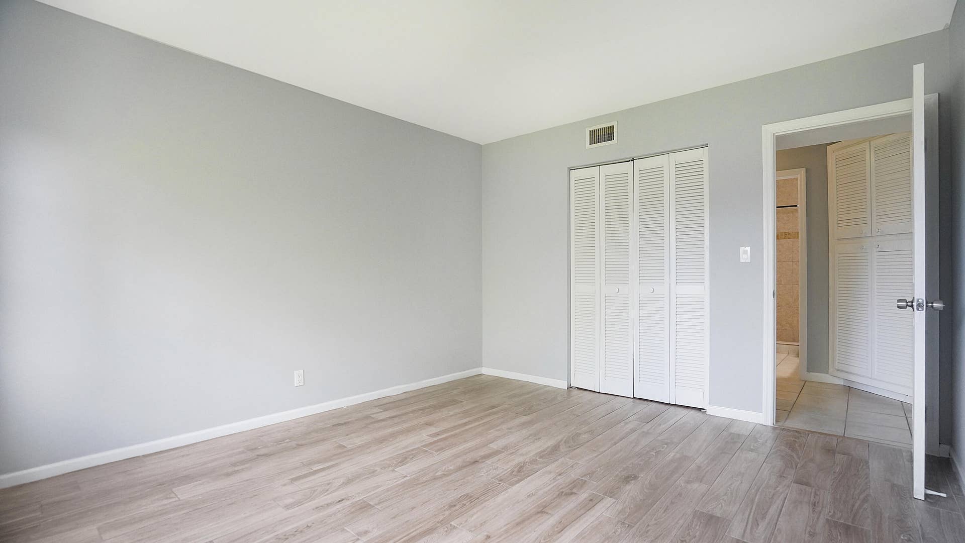3125 Oakland Shores Drive, #B202, Oakland Park, FL 33309 DSC03174