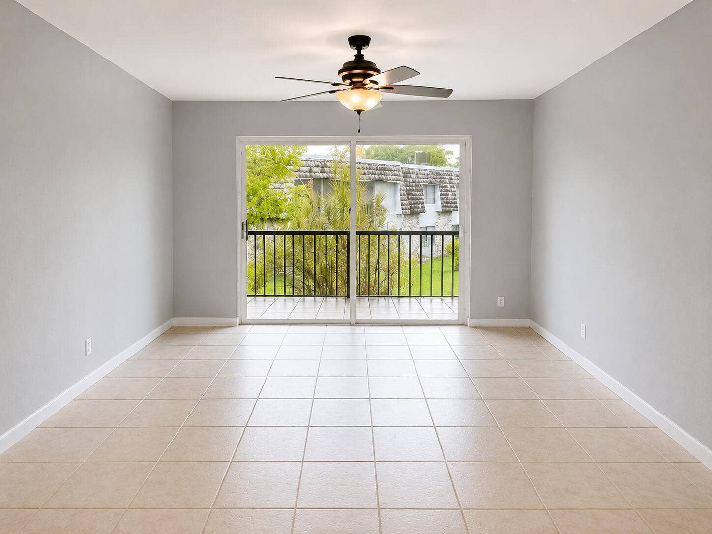 3125 Oakland Shores Drive, #B202, Oakland Park, FL 33309 living room