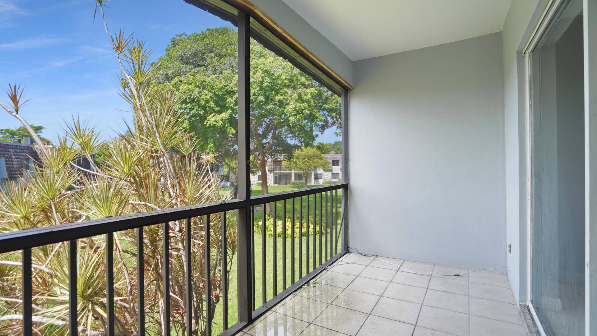 3125 Oakland Shores Drive, #B202, Oakland Park, FL 33309 DSC03215