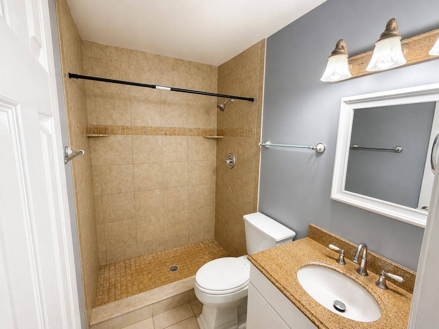 3125 Oakland Shores Drive, #B202, Oakland Park, FL 33309 guest bathroom