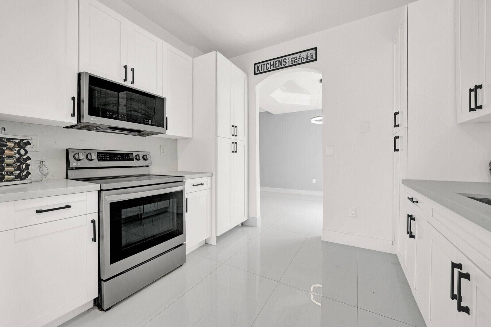 17021 NW 10TH Street, Pembroke Pines, FL 33028 Brand New Modern Kitchen!