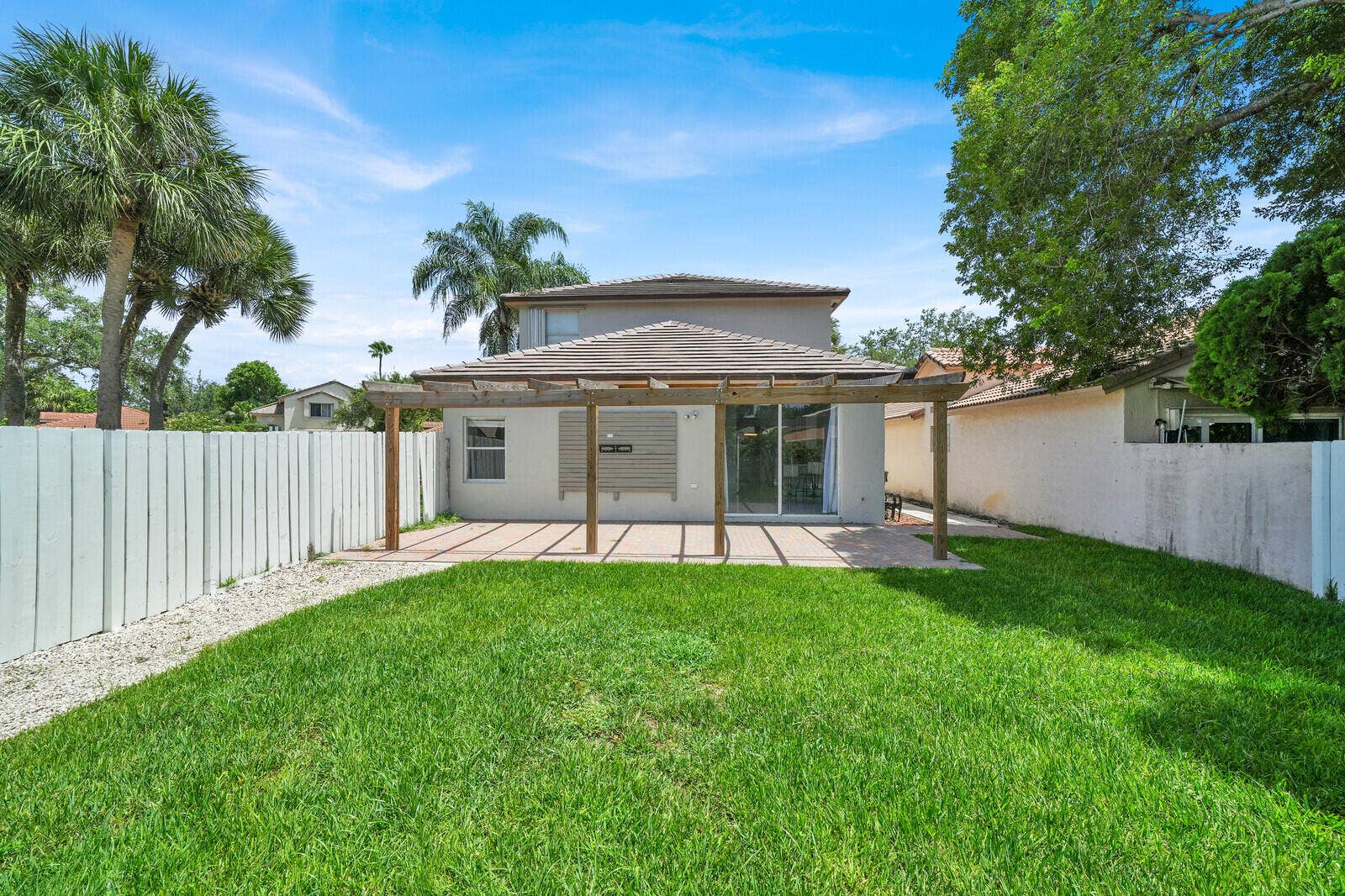 17021 NW 10TH Street, Pembroke Pines, FL 33028 Large FENCED IN yard