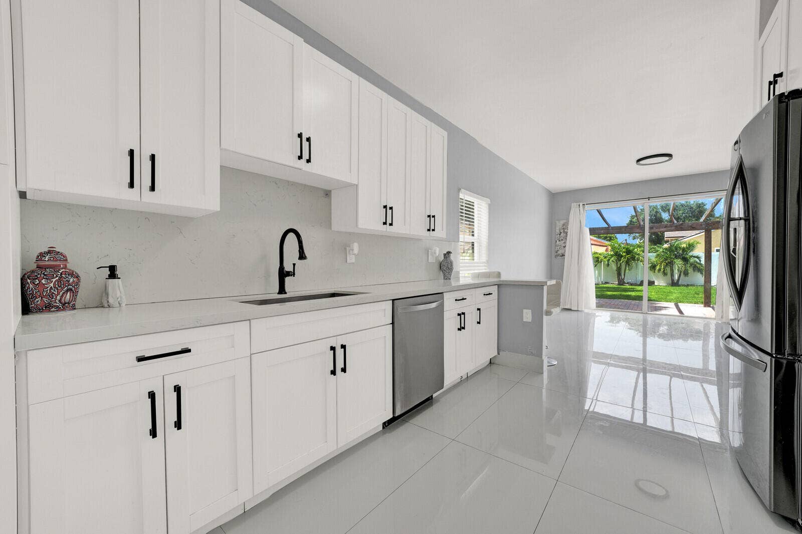 Brand New Modern Kitchen!