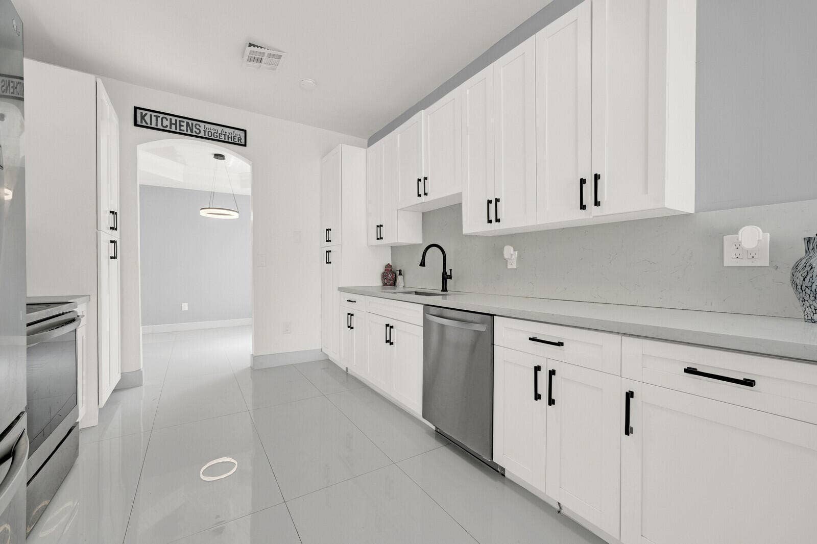 Brand New Modern Kitchen!