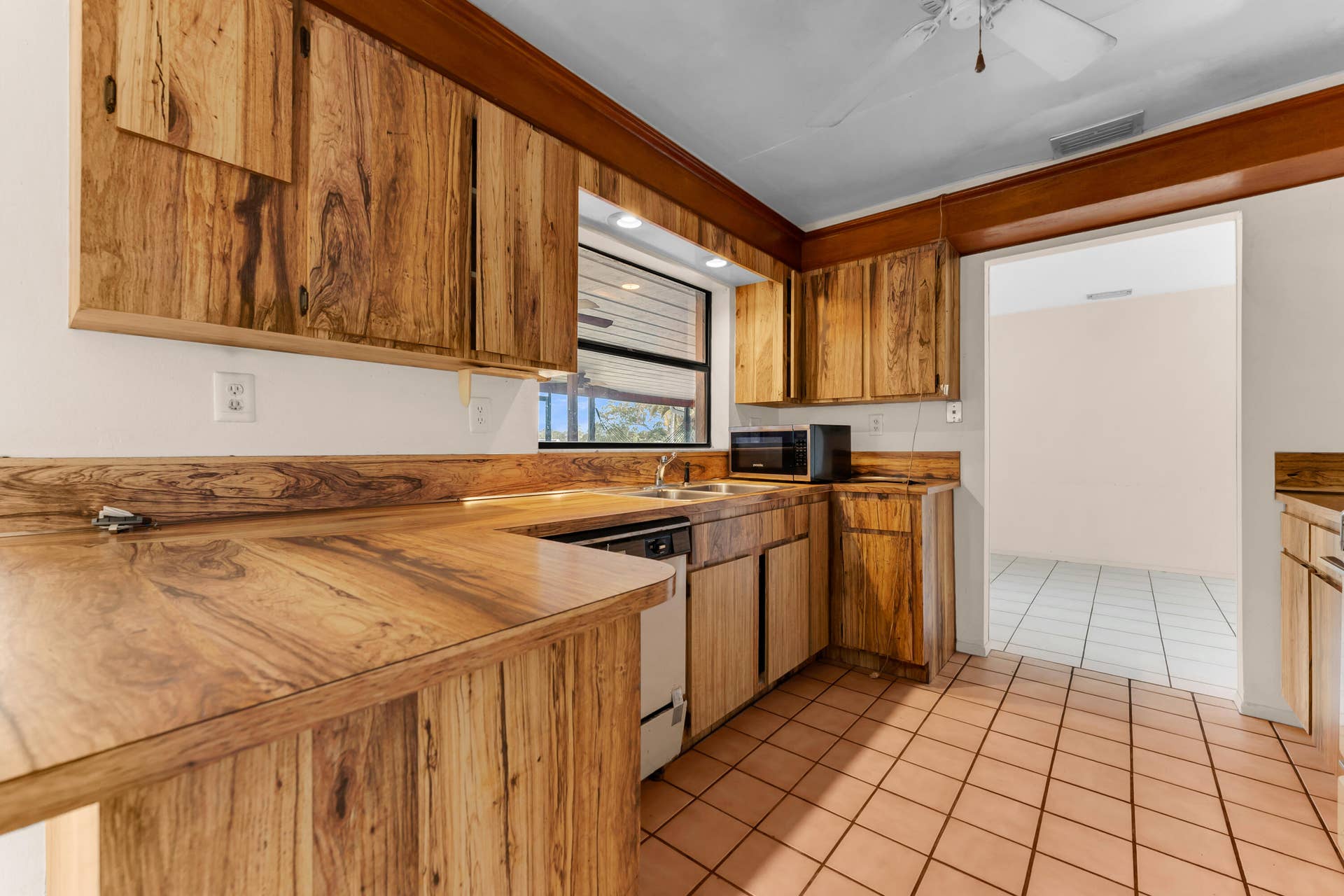 5523 SW 116TH Avenue, Cooper City, FL 33330 Kitchen