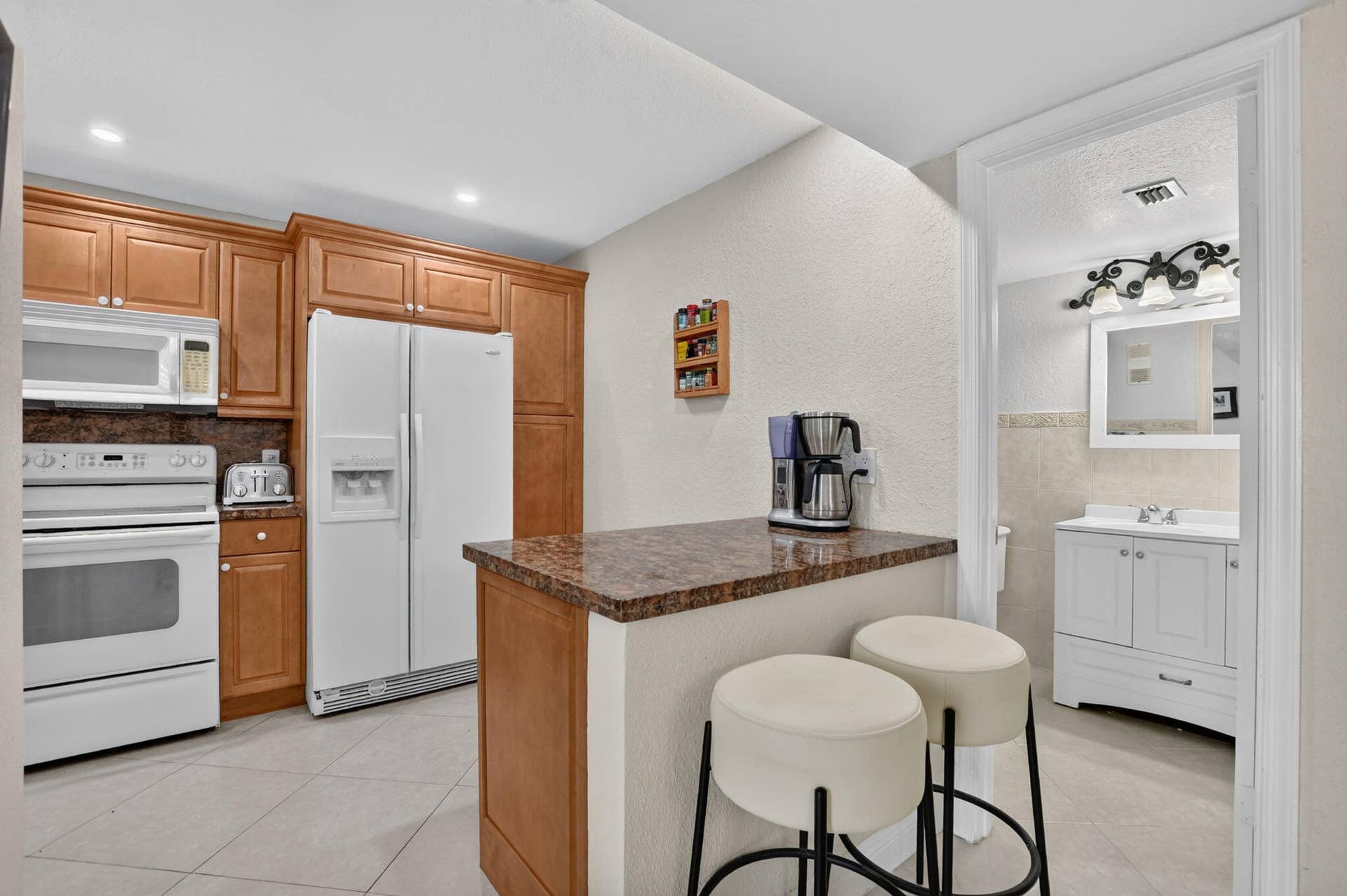 2460 DEER CREEK COUNTRY CLUB Boulevard, #206-A, Deerfield Beach, FL 33442 Kitchen