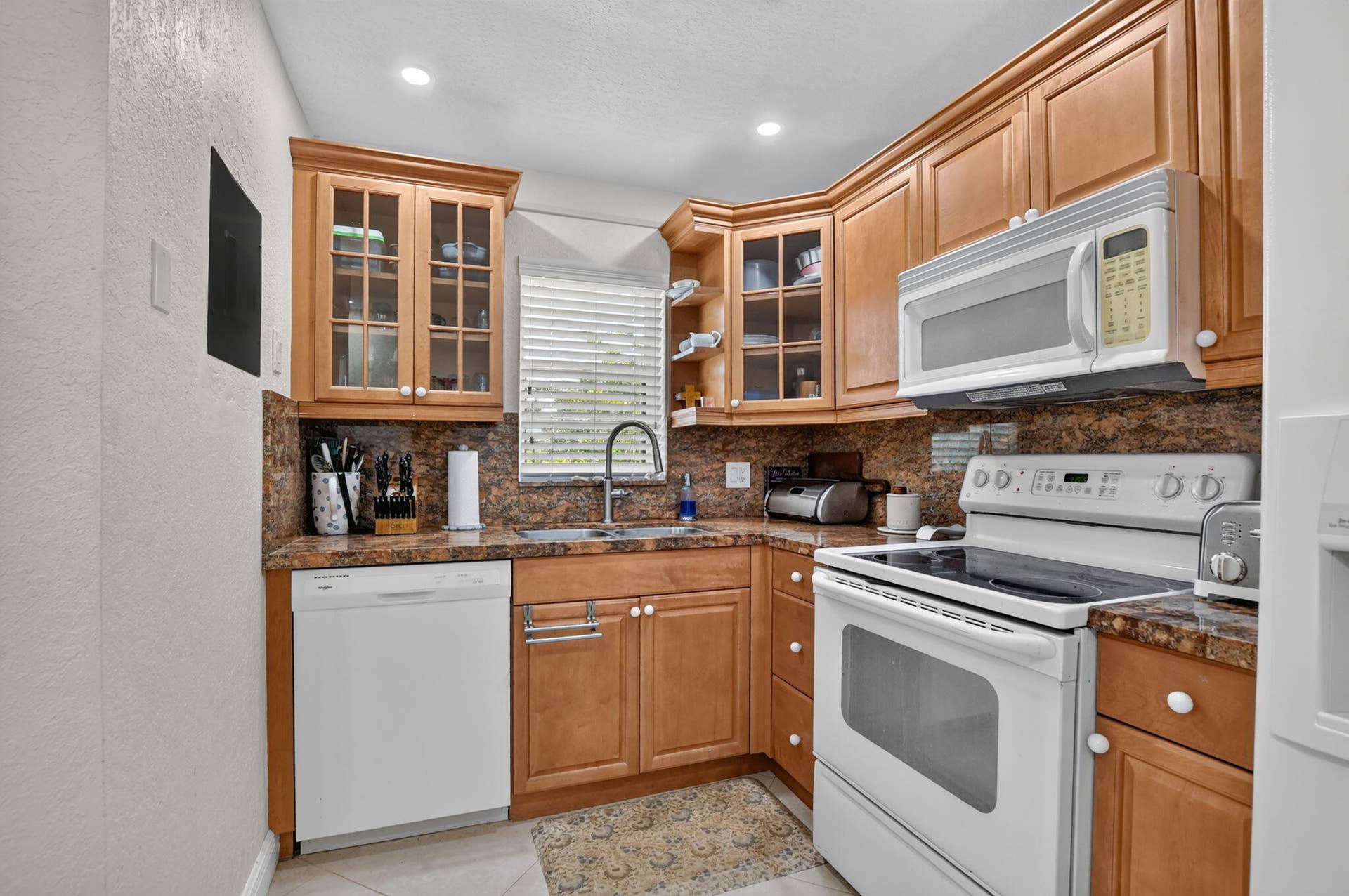 2460 DEER CREEK COUNTRY CLUB Boulevard, #206-A, Deerfield Beach, FL 33442 Kitchen