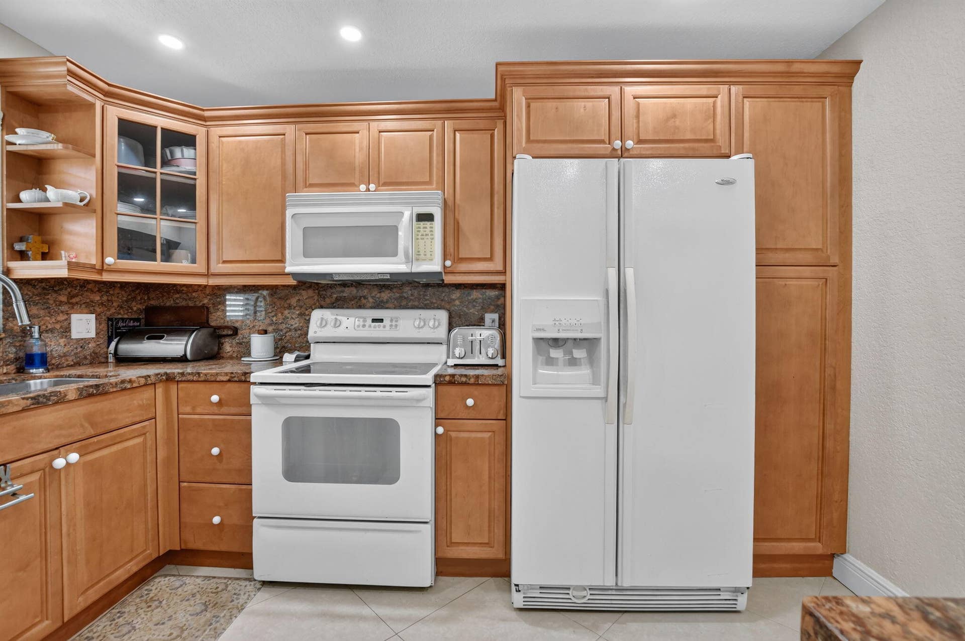 2460 DEER CREEK COUNTRY CLUB Boulevard, #206-A, Deerfield Beach, FL 33442 Kitchen