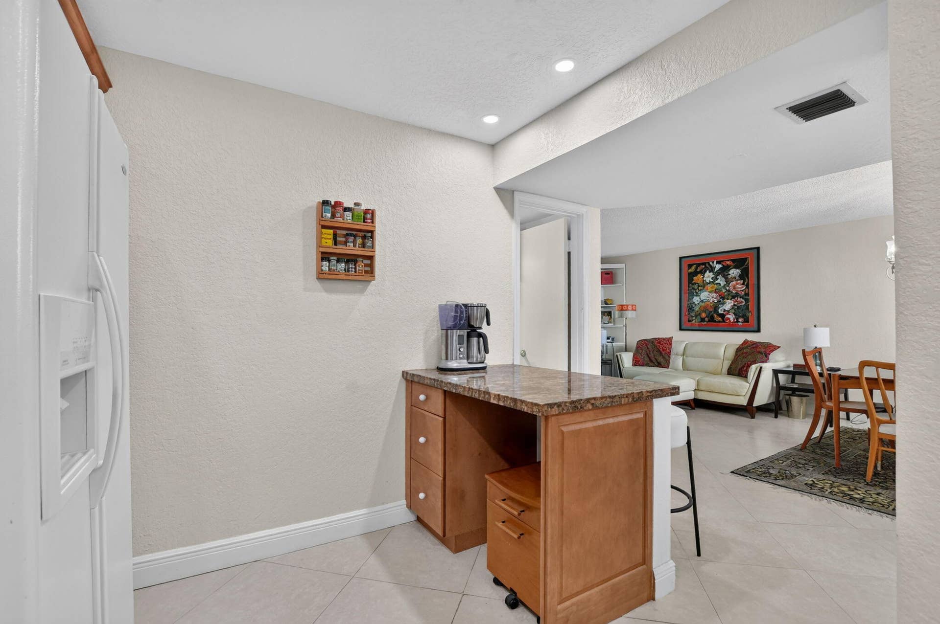 2460 DEER CREEK COUNTRY CLUB Boulevard, #206-A, Deerfield Beach, FL 33442 Kitchen island