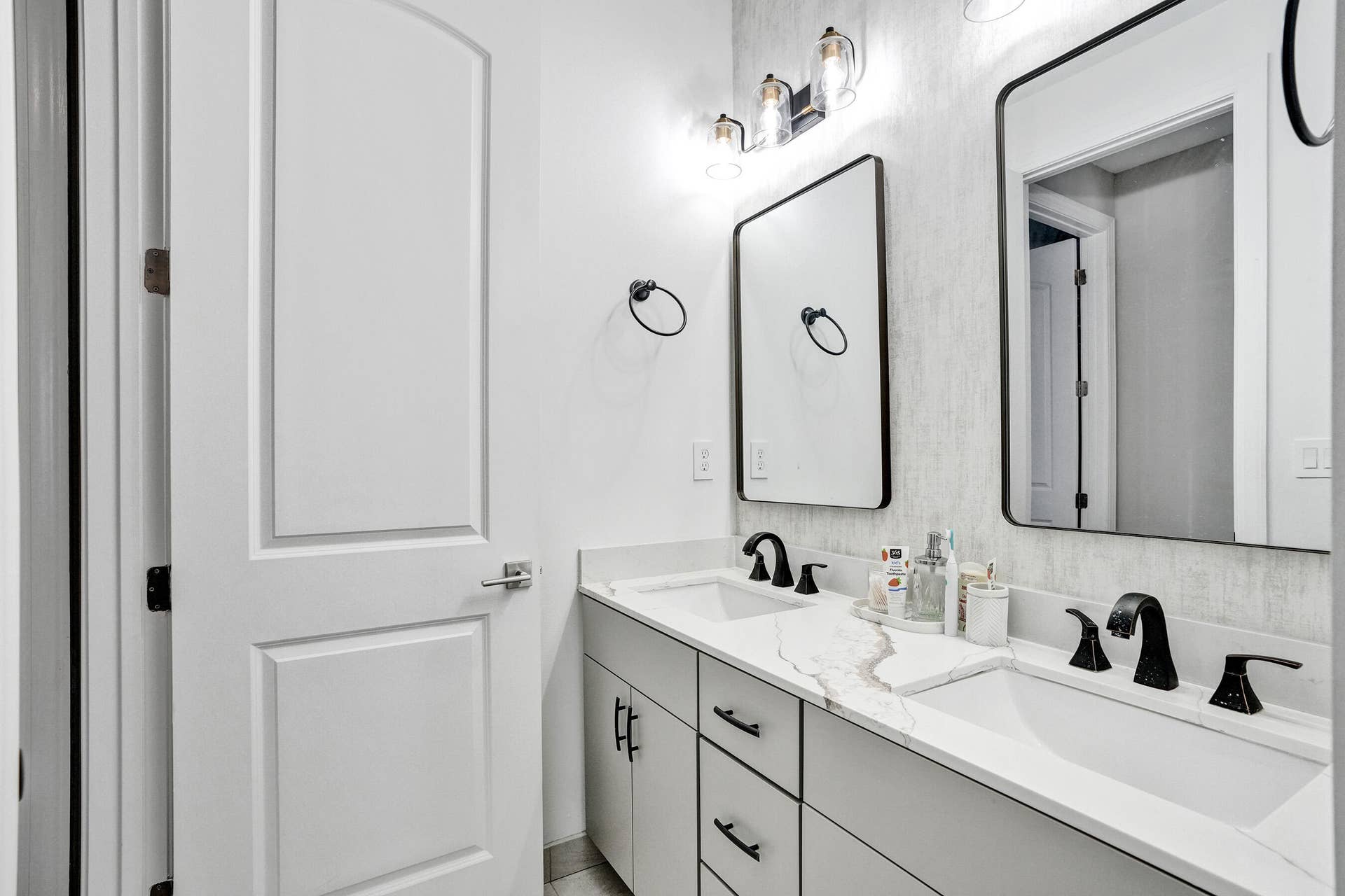 8655 NW 39TH Court, Coral Springs, FL 33065 2nd Floor - Jack & Jill Bath